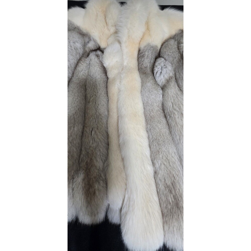 Vintage 1980s Saga Fox Fur Coat Women, Medium, Authentic Blue Fox Fur. - Picture 3 of 7